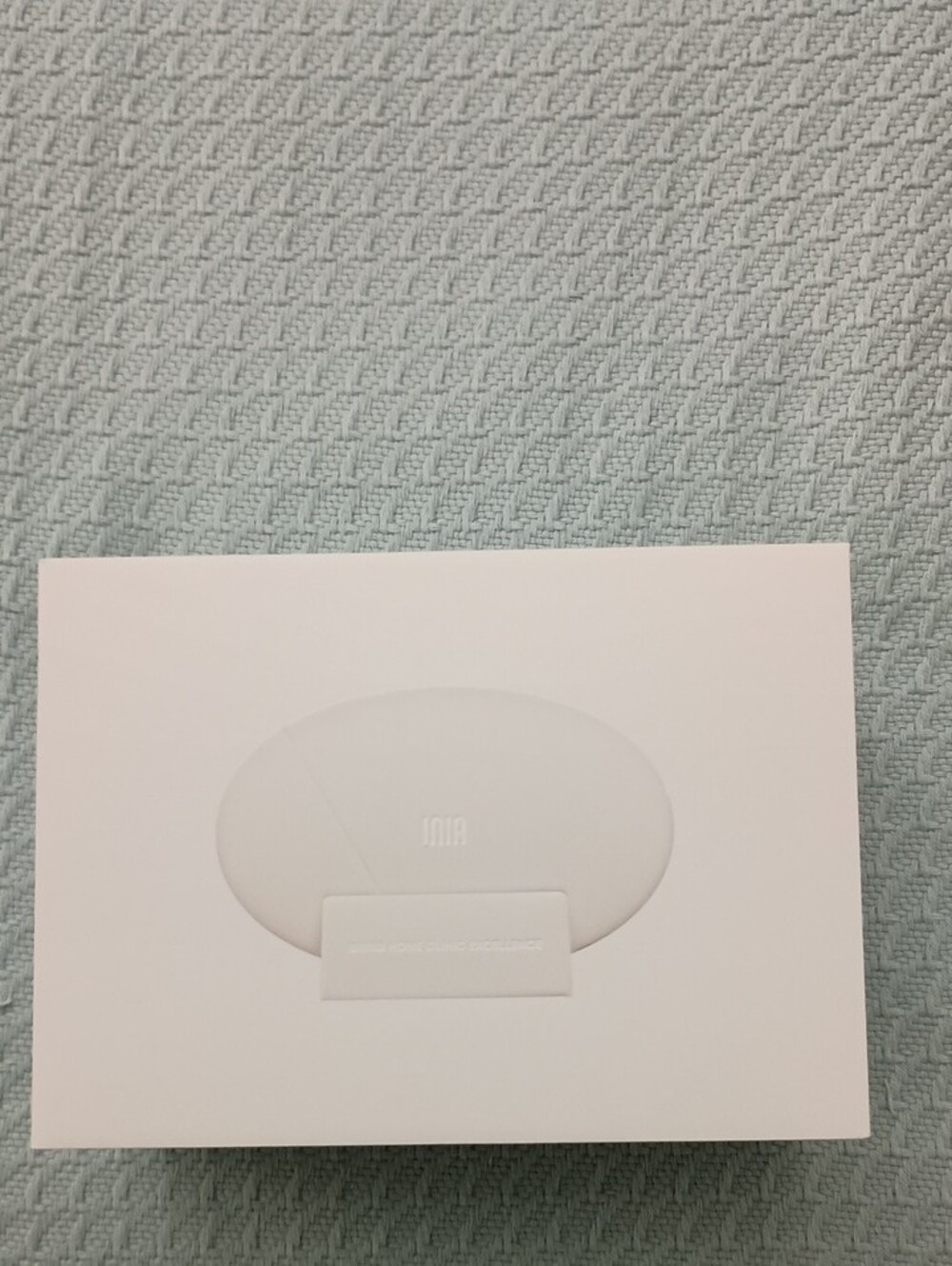 INIA Glace Microcurrent Facial Device - Picture 4 of 7